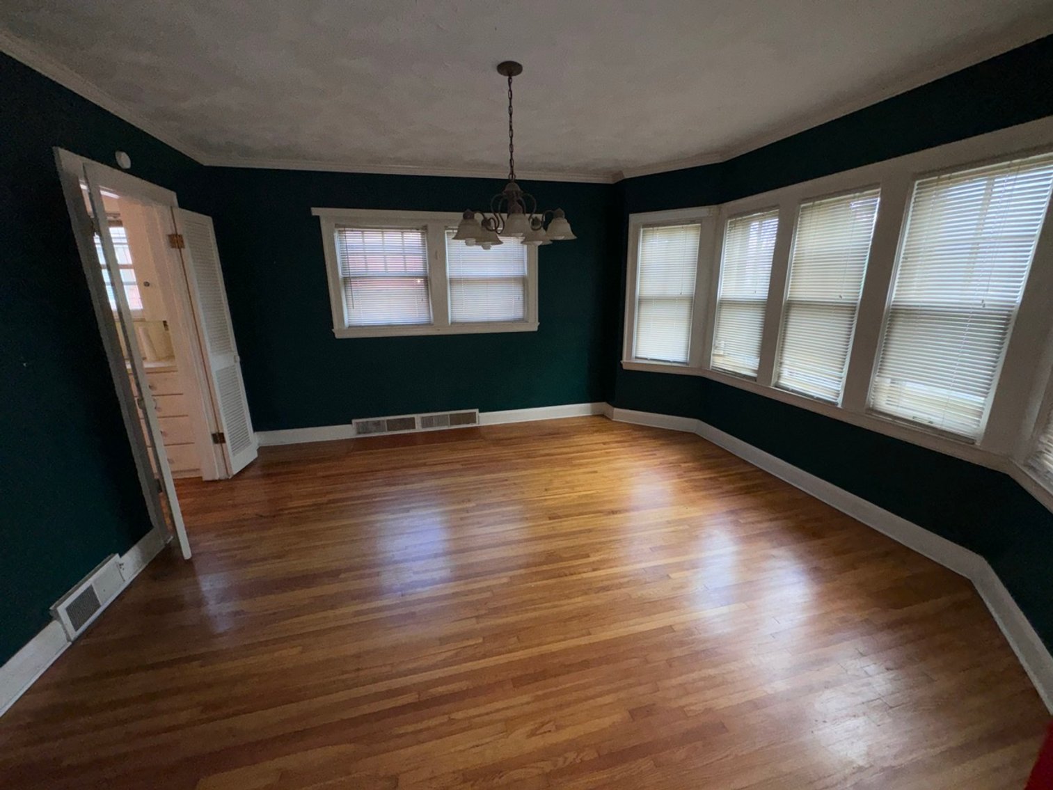 Image for MINIMUM BID AUCTION $149,000! 2515 Densmore Dr