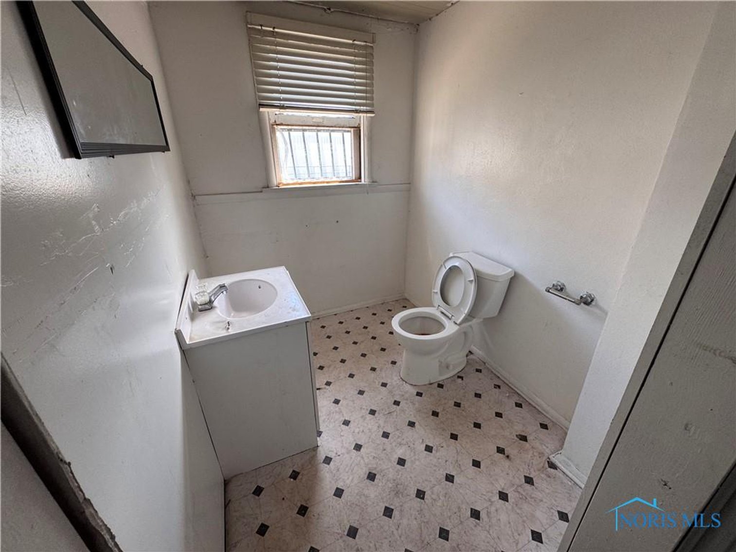 Image for MINIMUM BID AUCTION $49,000! 1327 W. Sylvania Ave