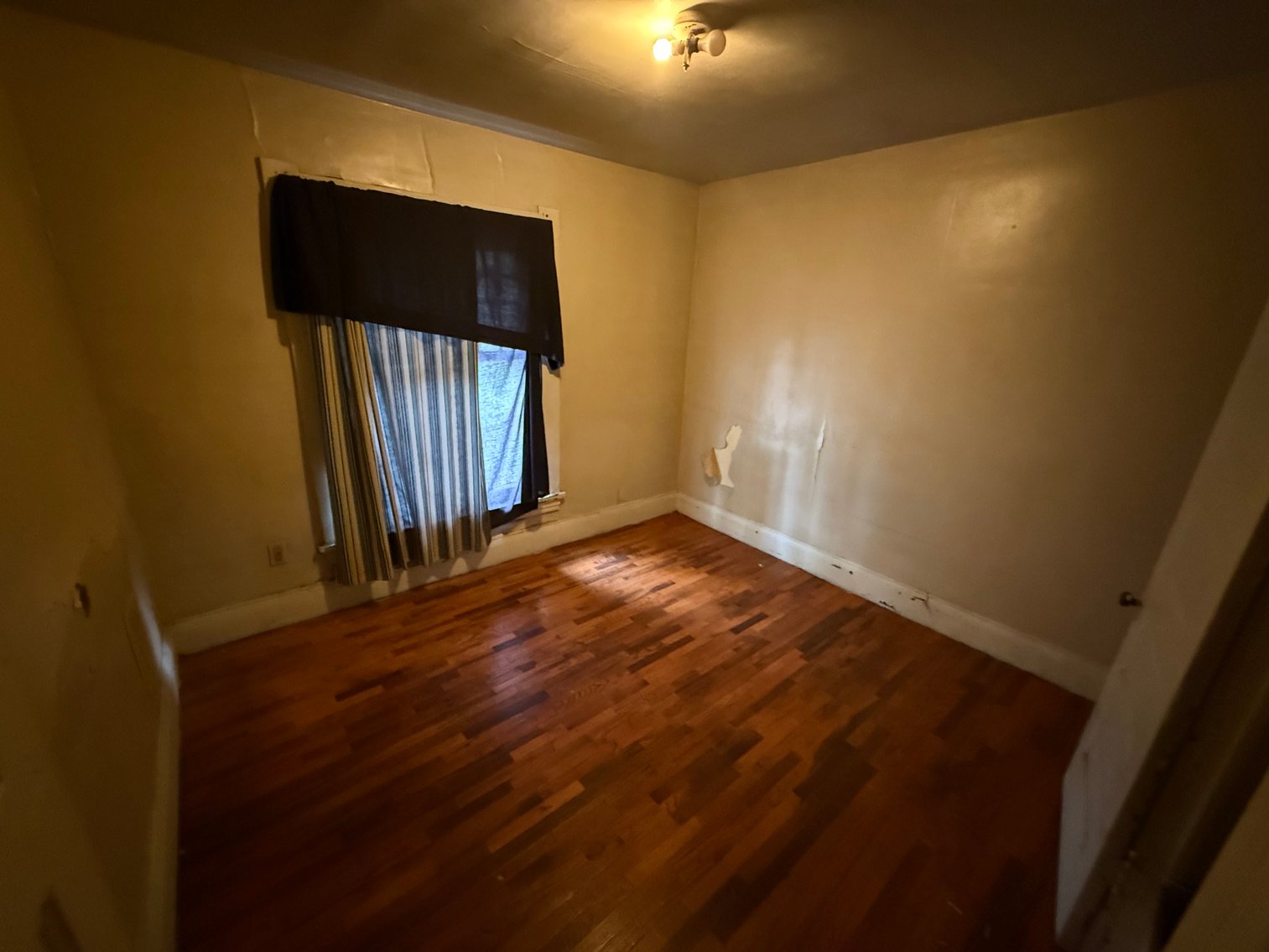 Image for MINIMUM BID AUCTION $50,000! 2369 Lawrence Ave