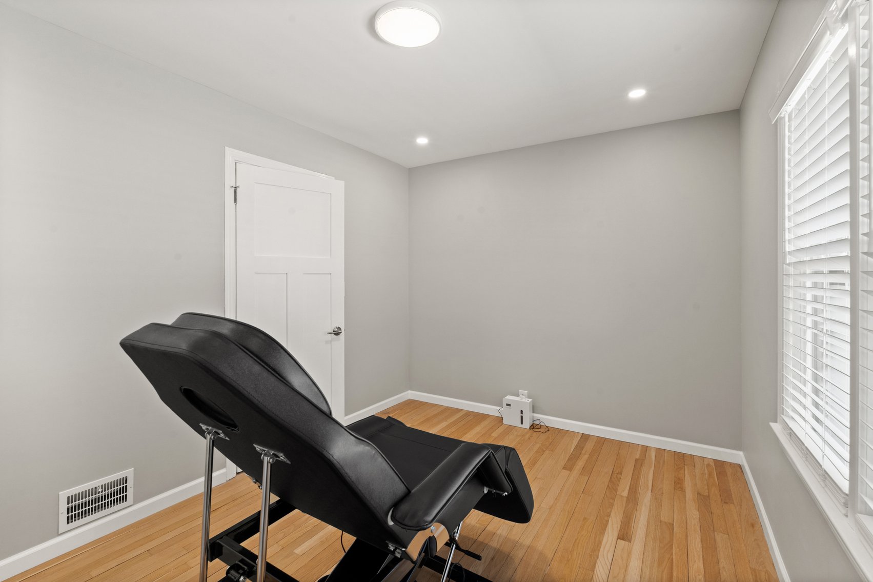 Image for New Albany Commercial Real Estate Auction; 4932 Charlestown Rd; ONLINE AUCTION ONLY