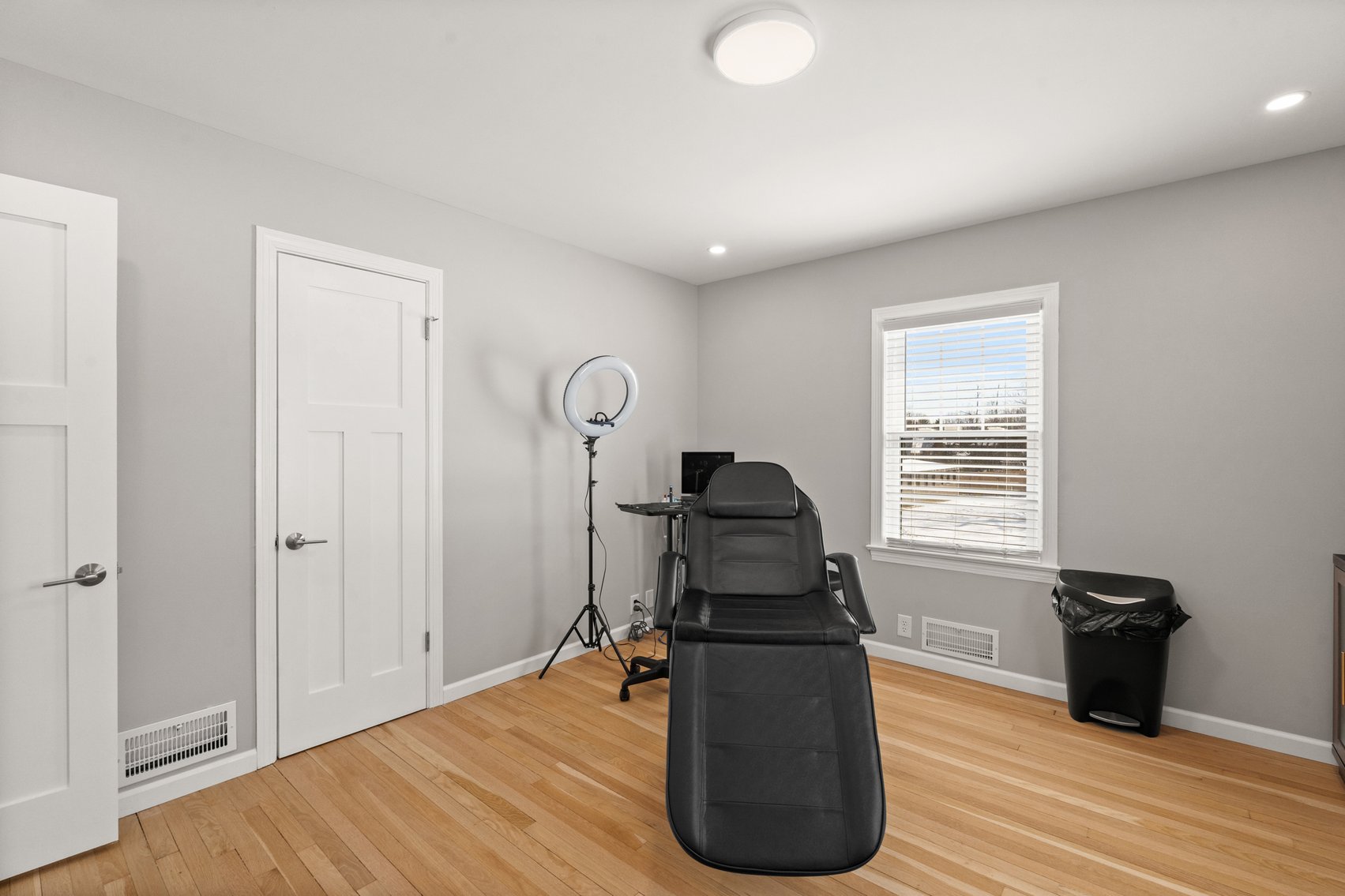 Image for New Albany Commercial Real Estate Auction; 4932 Charlestown Rd; ONLINE AUCTION ONLY