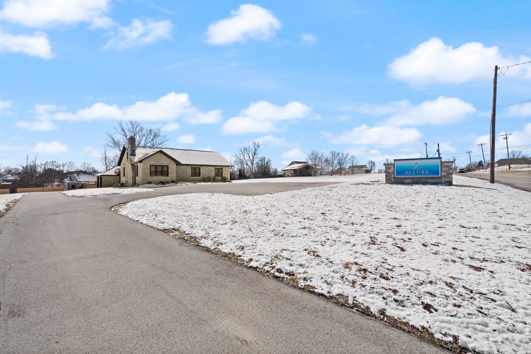 Image for New Albany Commercial Real Estate Auction; 4932 Charlestown Rd; ONLINE AUCTION ONLY