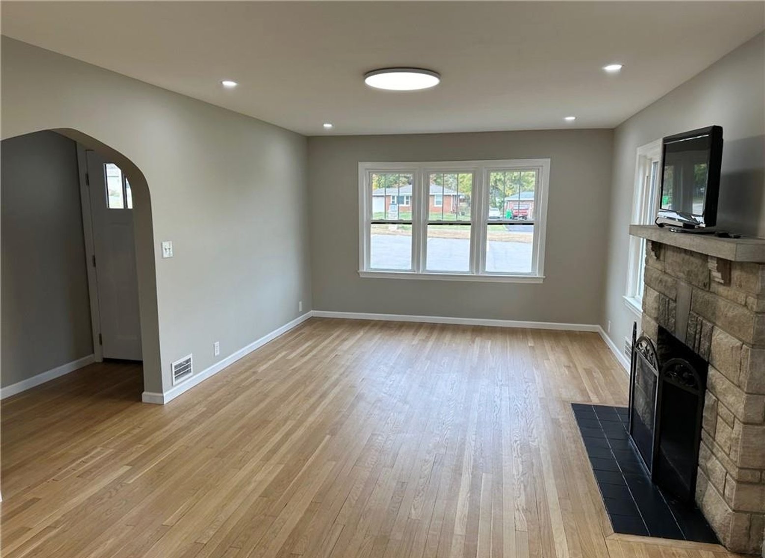 Image for New Albany Commercial Real Estate Auction; 4932 Charlestown Rd; ONLINE AUCTION ONLY