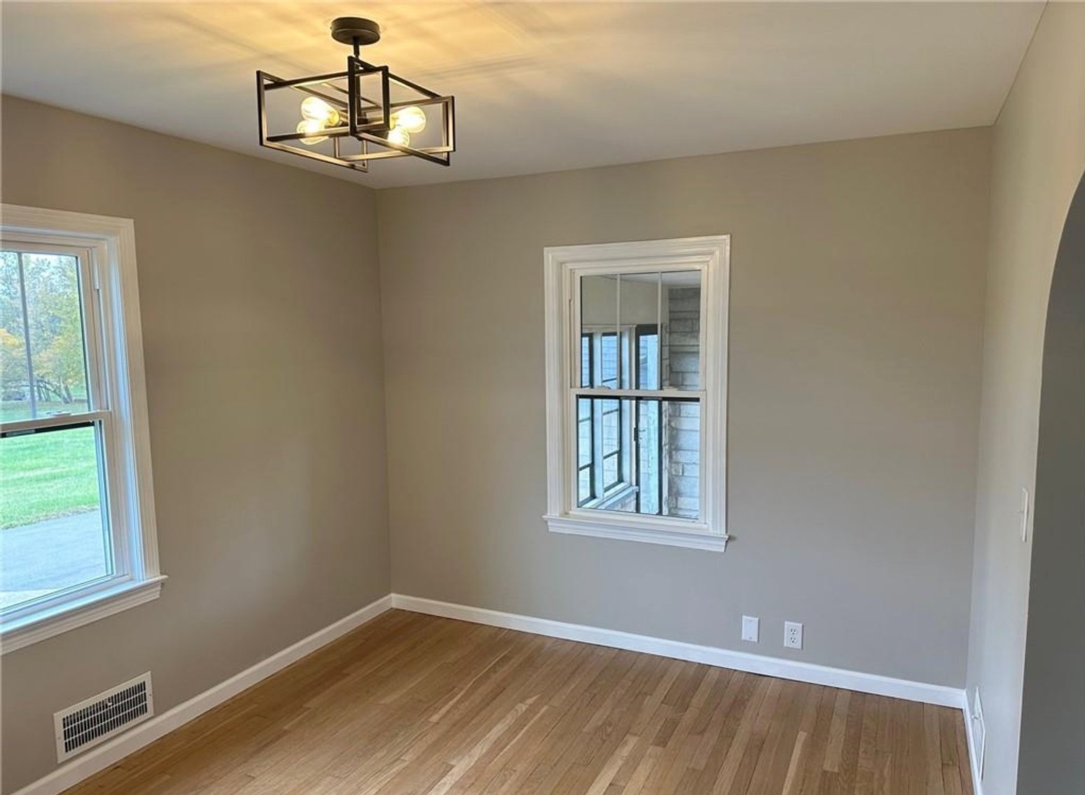 Image for New Albany Commercial Real Estate Auction; 4932 Charlestown Rd; ONLINE AUCTION ONLY