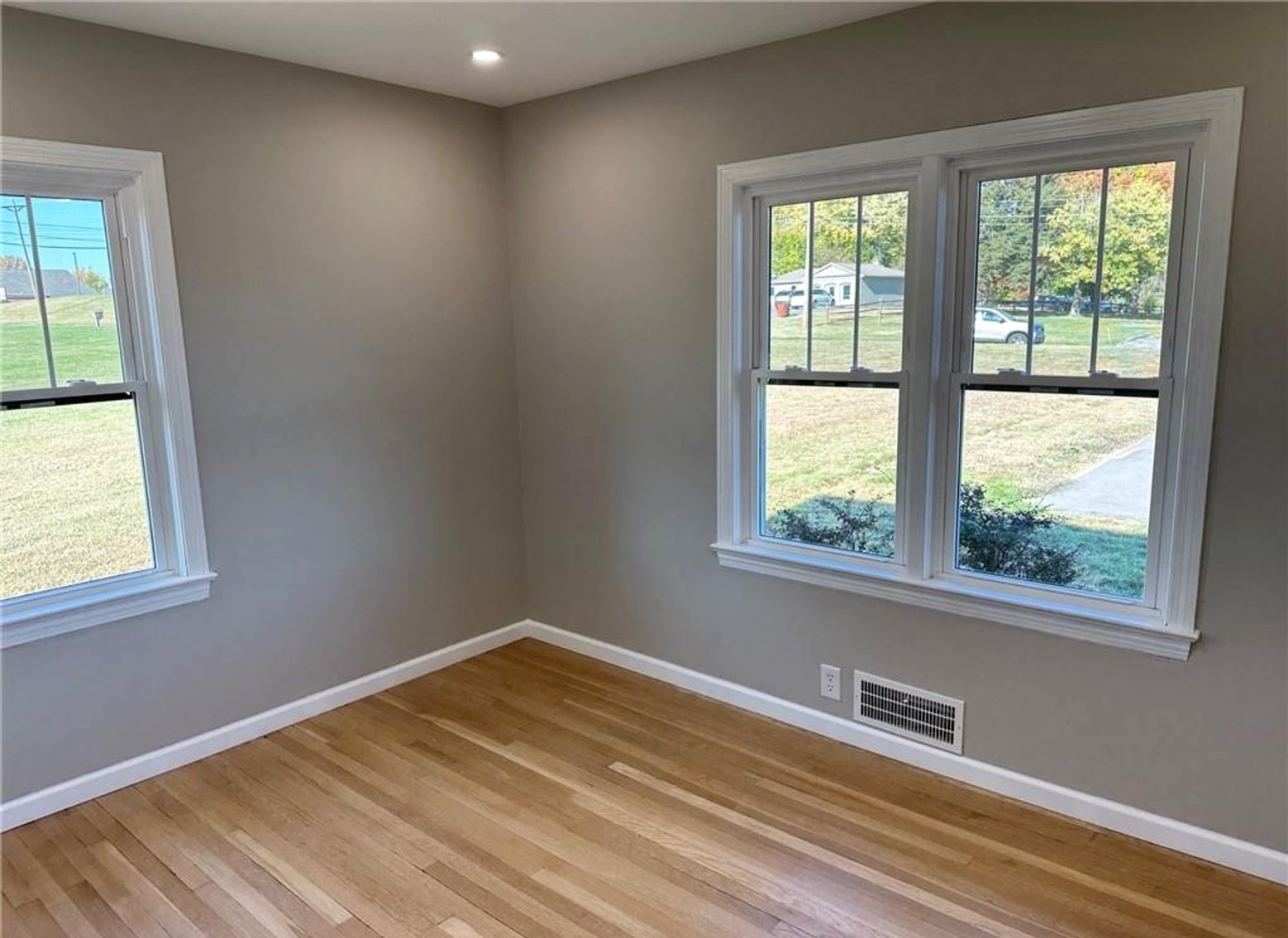 Image for New Albany Commercial Real Estate Auction; 4932 Charlestown Rd; ONLINE AUCTION ONLY