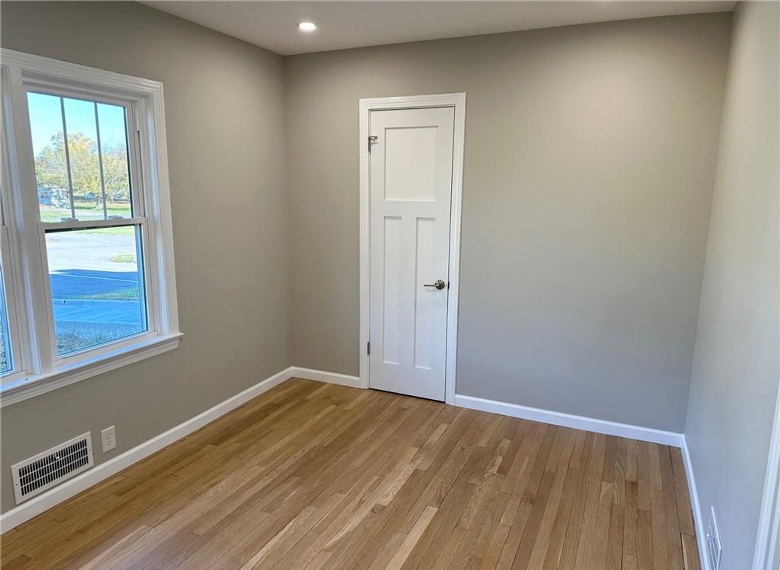 Image for New Albany Commercial Real Estate Auction; 4932 Charlestown Rd; ONLINE AUCTION ONLY