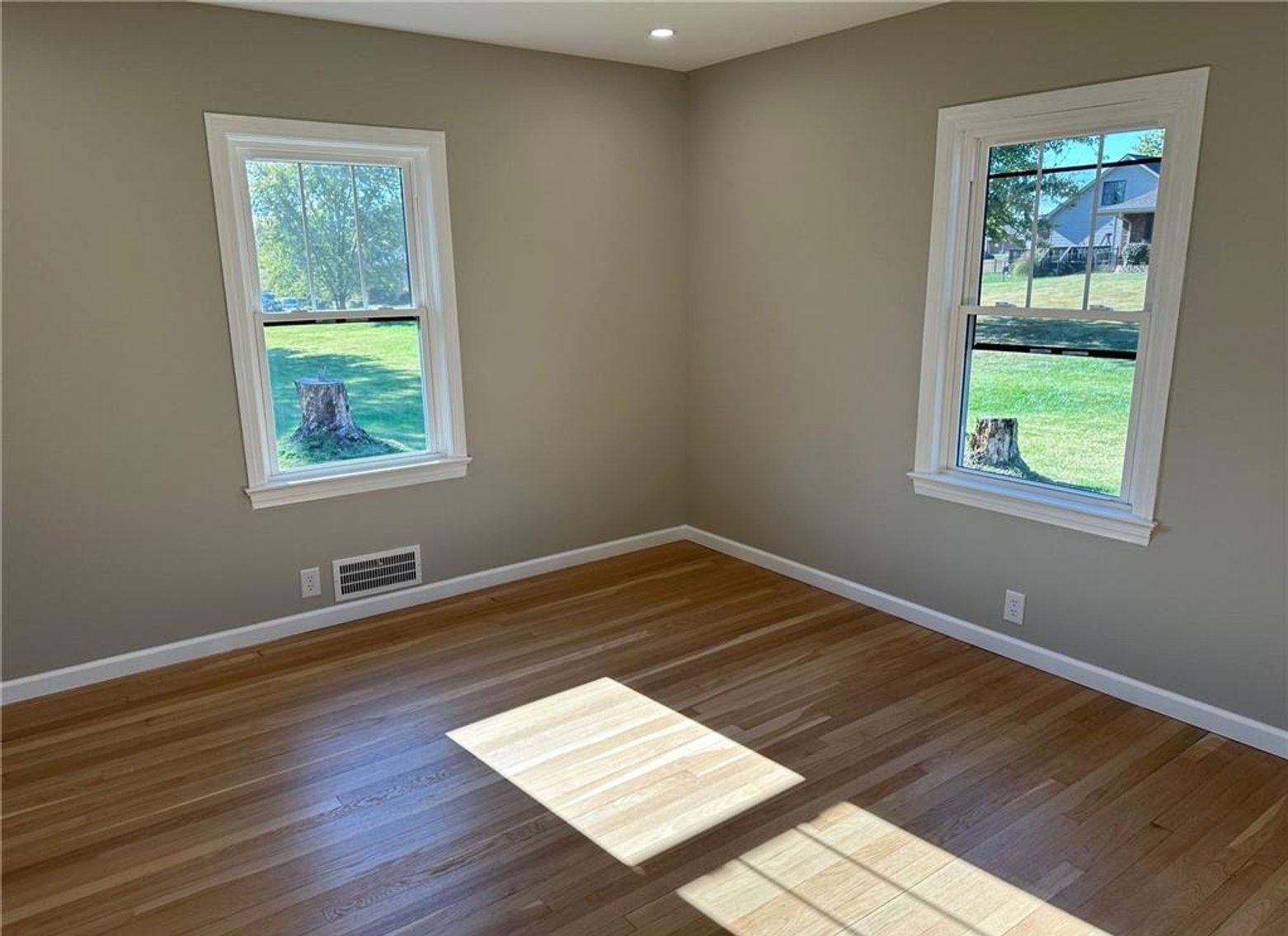 Image for New Albany Commercial Real Estate Auction; 4932 Charlestown Rd; ONLINE AUCTION ONLY