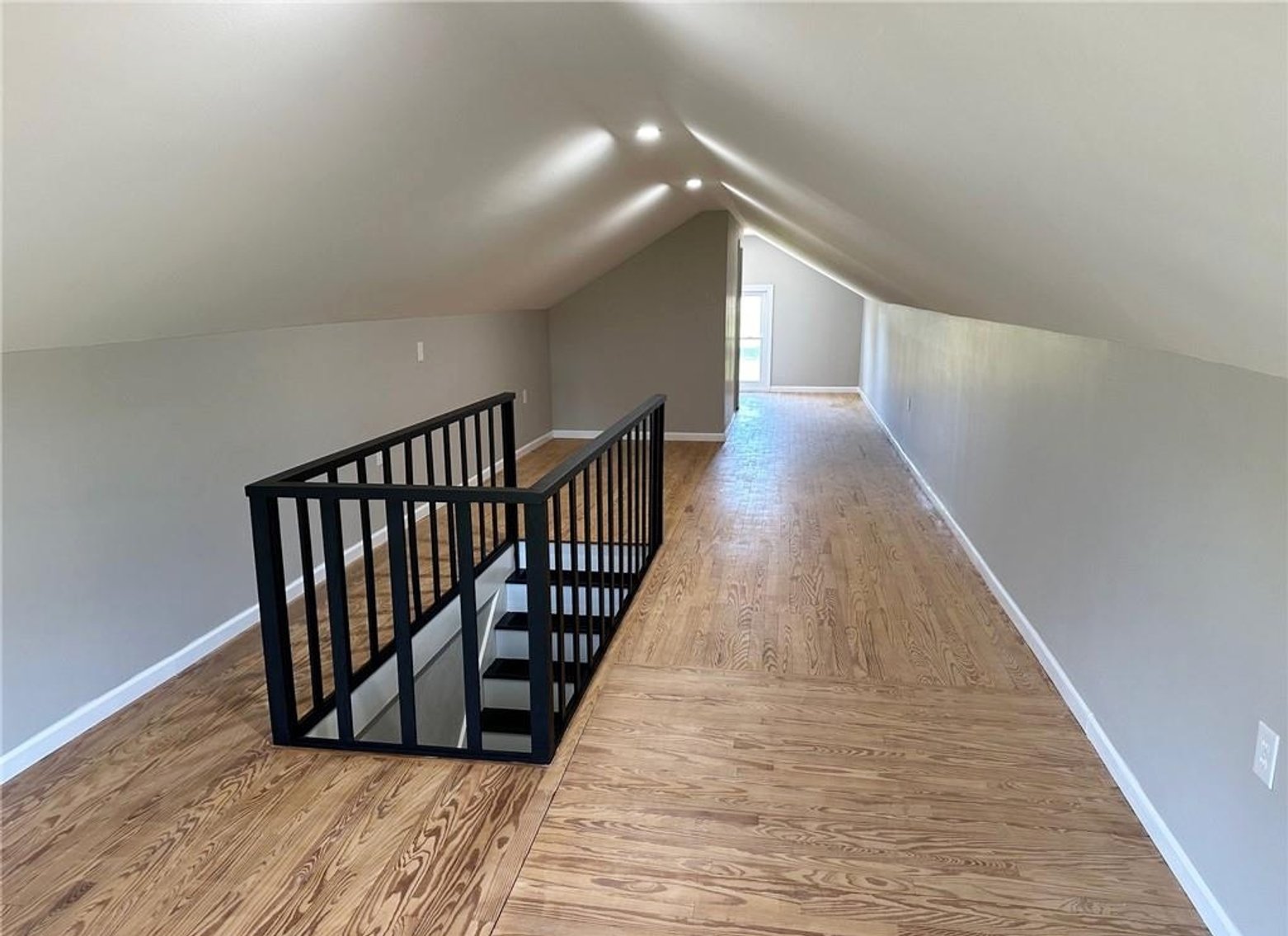 Image for New Albany Commercial Real Estate Auction; 4932 Charlestown Rd; ONLINE AUCTION ONLY