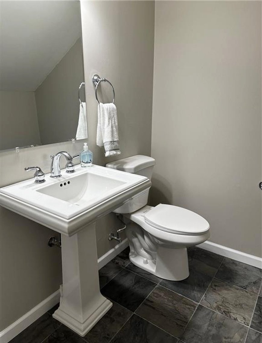 Image for New Albany Commercial Real Estate Auction; 4932 Charlestown Rd; ONLINE AUCTION ONLY