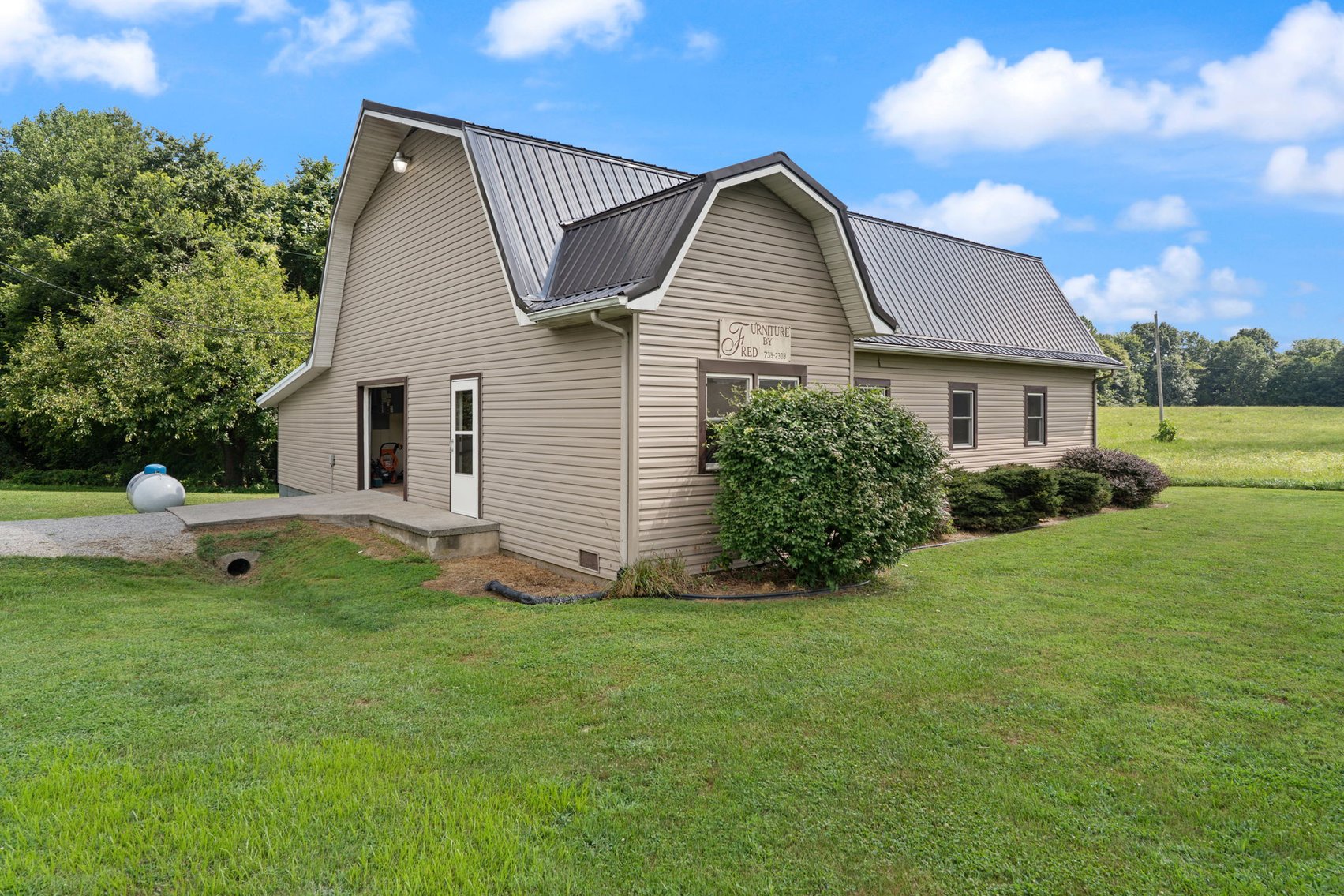 Image for Crawford County Real Estate, Barn & Contents - 3564 S. Vernon Rd - ONLINE AUCTION ONLY