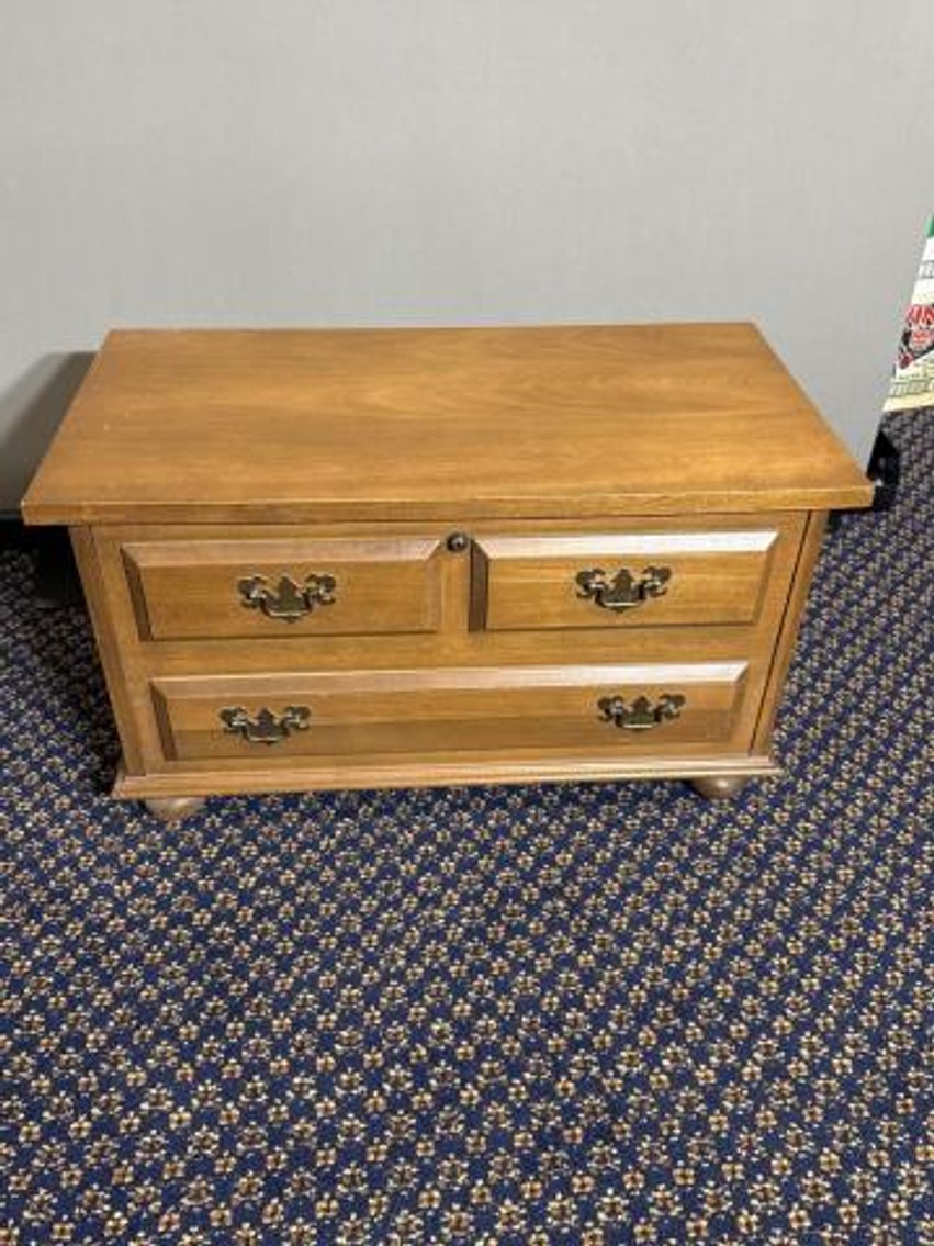 Image for Antiques and Collectibles Online Auction