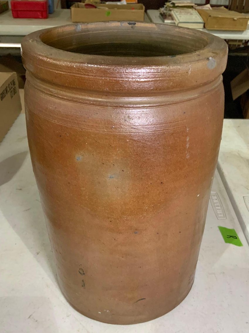 Image for 700+ Lots of Furniture, Longaberger, Sewing Machines and Household Items: Live and Online