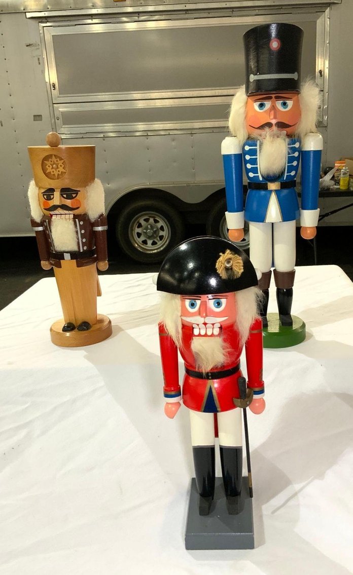 Image for 700+ Lots of Furniture, Longaberger, Sewing Machines and Household Items: Live and Online