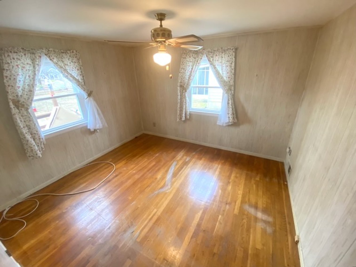 Image for 3BD/1BA Home on Corner Lot in Vienna, VA. Sold!!! $946,000