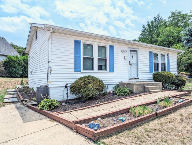 Image for 2 BR/2 BA Home in Oak View Neighborhood of Leesburg, VA--SELLING to the HIGHEST BIDDER!!