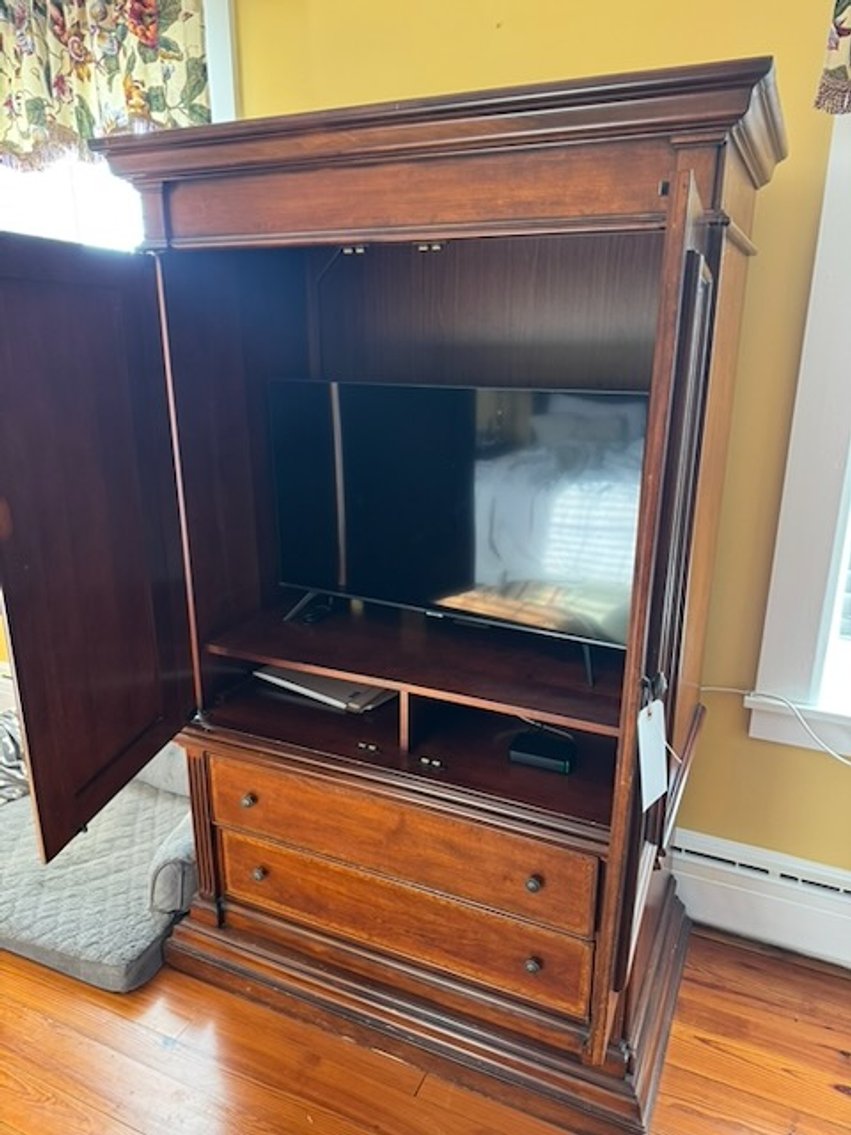 Image for Wheatland Farm: Antique Fire Truck, International Fifth Wheel, Farmall Tractors, Equestrian Items, Furniture & Decor