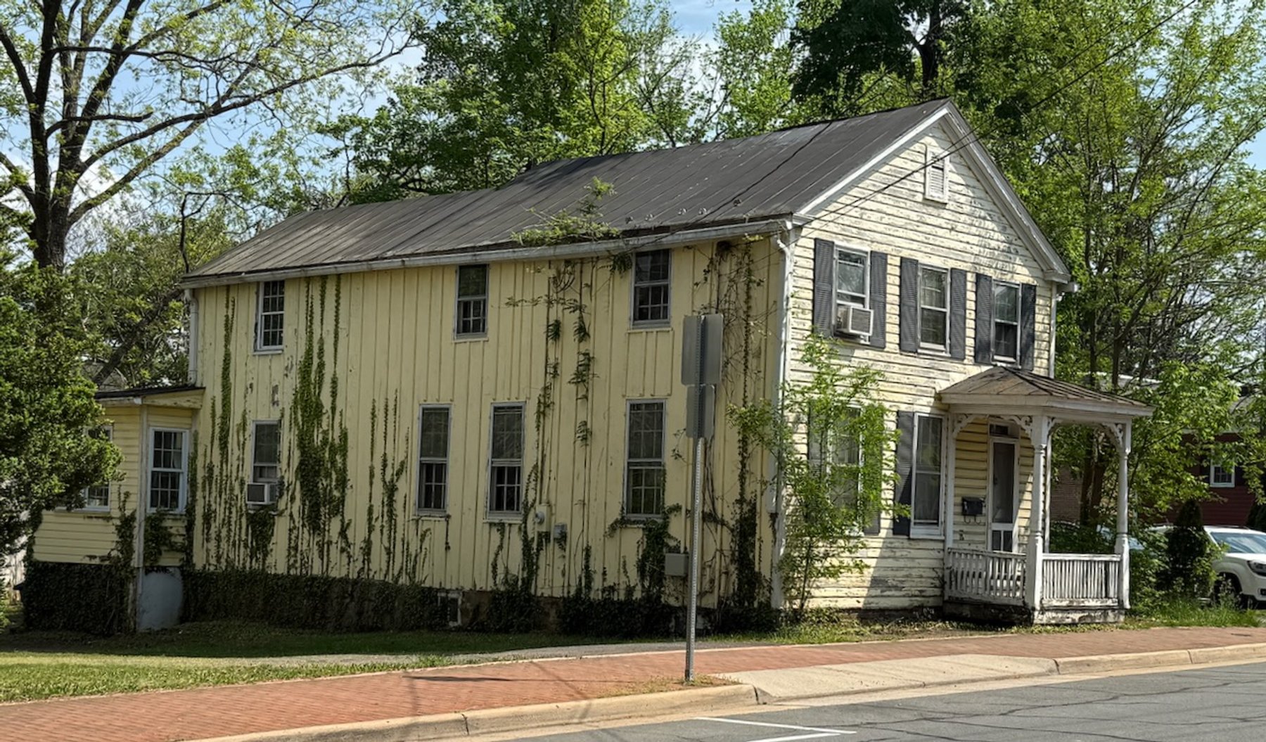 Image for 3 BR/1 BA Home on .23 +/- Acre North King St. Lot in Historic Downtown Leesburg, VA--SELLING to the HIGHEST BIDDER!!