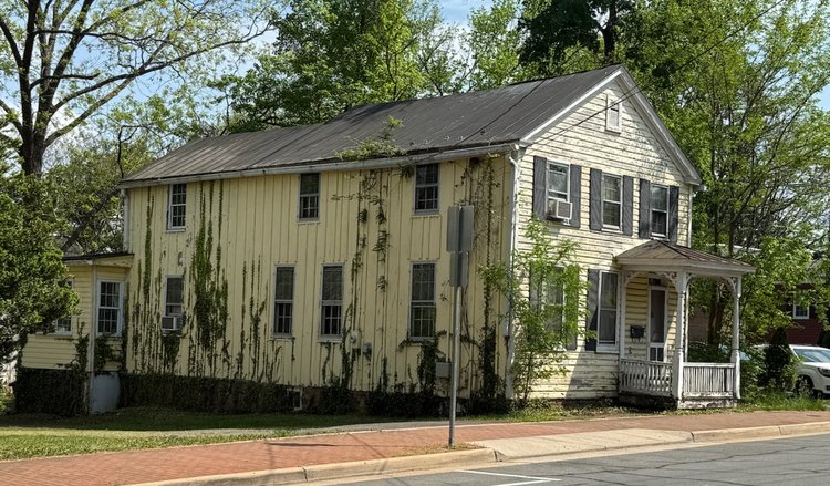 Image for 3 BR/1 BA Home on .23 +/- Acre North King St. Lot in Historic Downtown Leesburg, VA--SELLING to the HIGHEST BIDDER!!