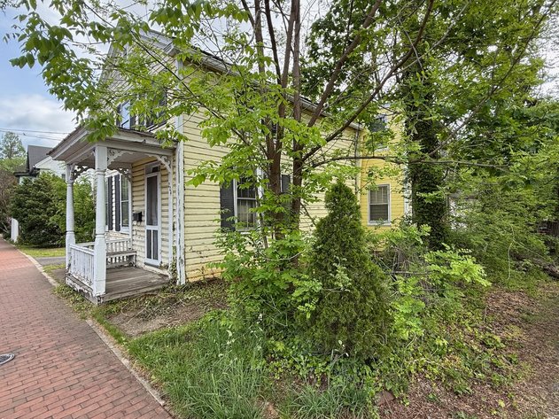 Image for 3 BR/1 BA Home on .23 +/- Acre North King St. Lot in Historic Downtown Leesburg, VA--SELLING to the HIGHEST BIDDER!!