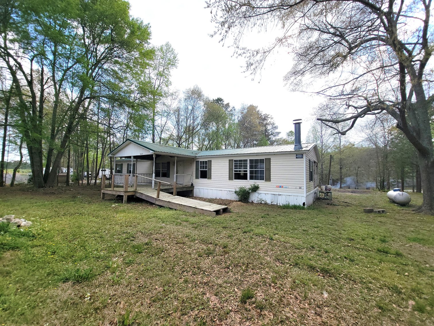 Image for ABSOLUTE AUCTION: WEISS Lake Waterfront, 05.10.25