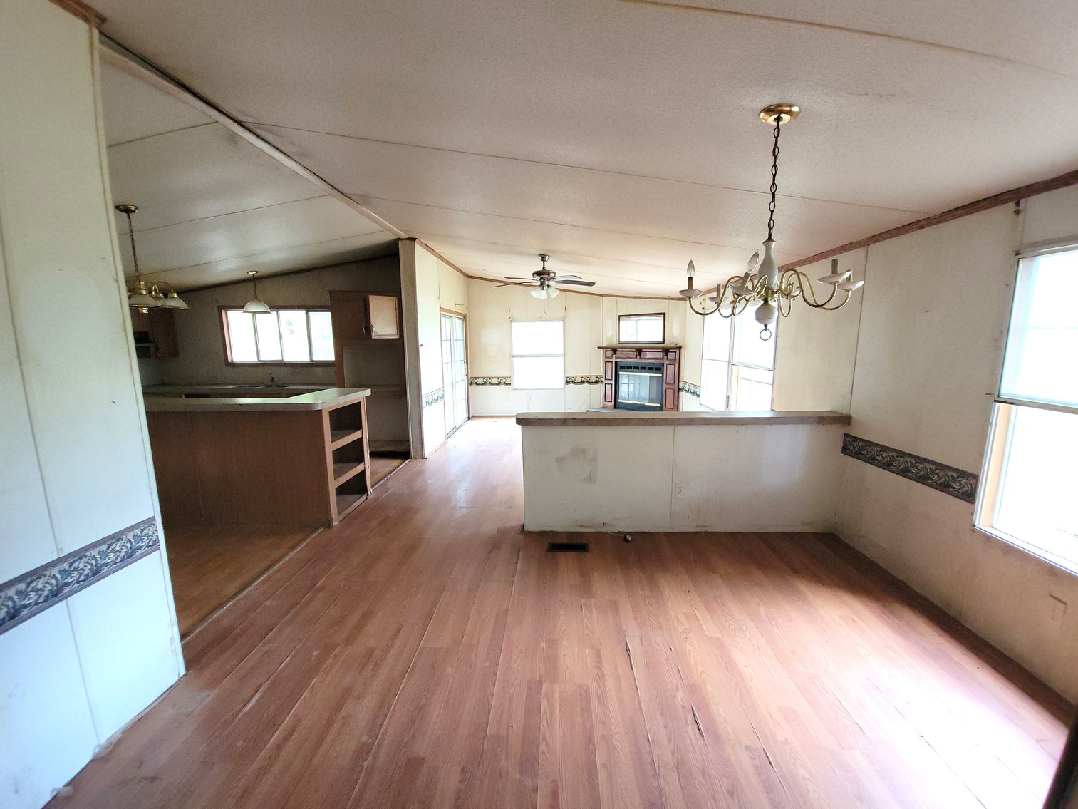 Image for ABSOLUTE AUCTION: WEISS Lake Waterfront, 05.10.25