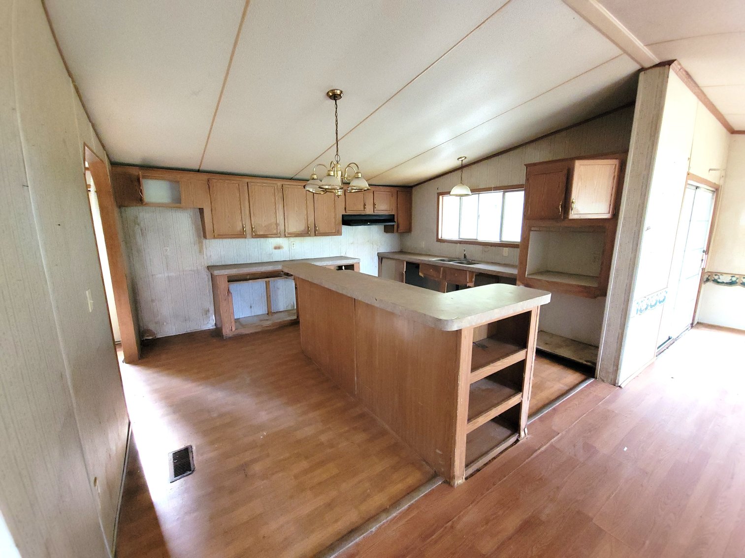 Image for ABSOLUTE AUCTION: WEISS Lake Waterfront, 05.10.25