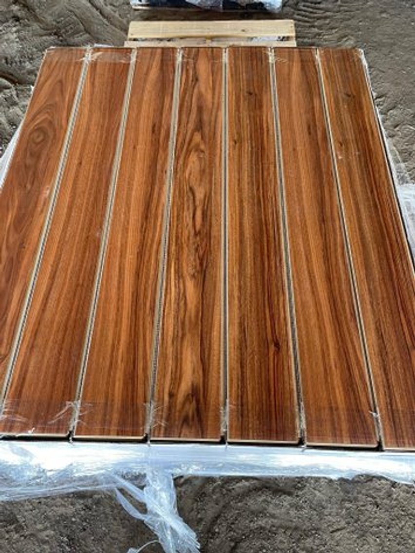 New Waterproof Vinyl & Laminate Snap Together Flooring (117238)