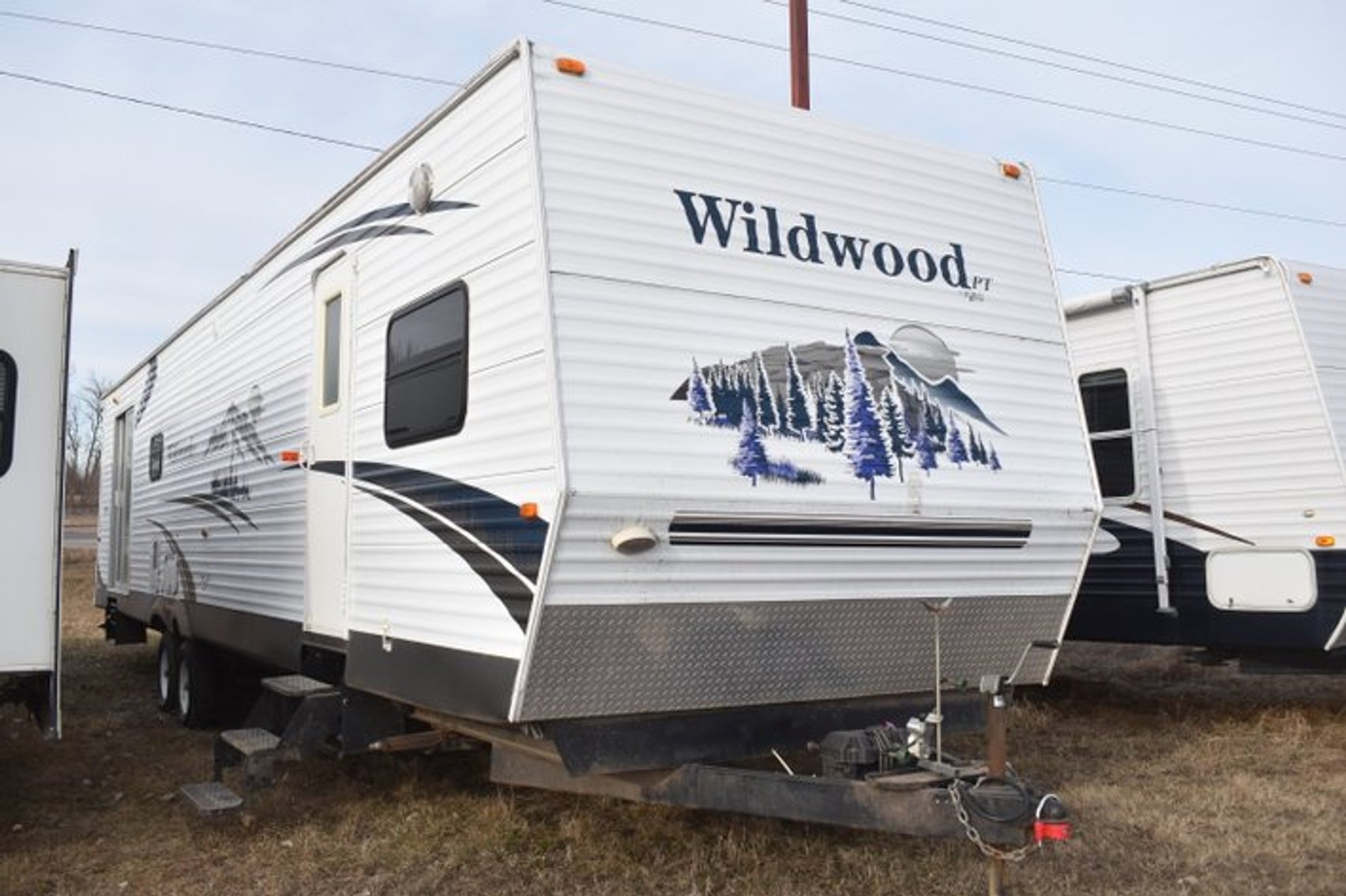 10 Campers: (5) 5th Wheels and (5) Travel Trailers (117613)