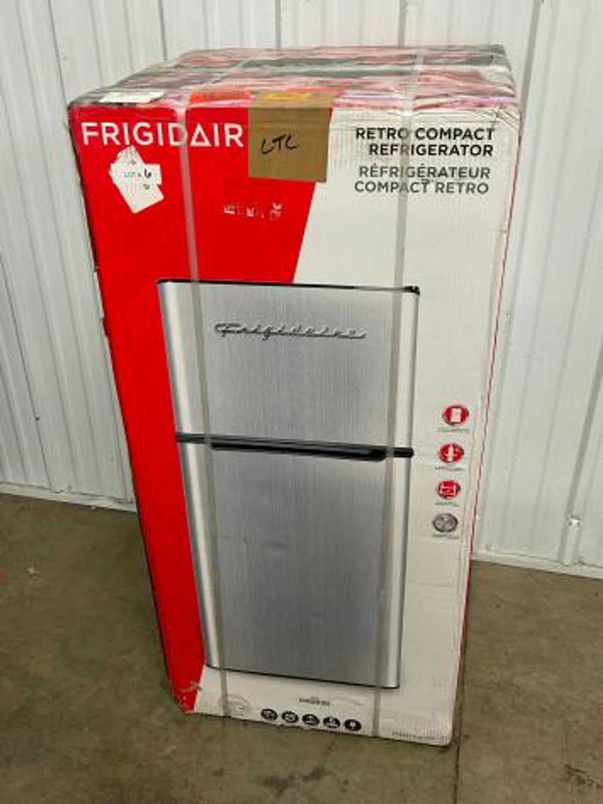 West Fargo Store Returns - 2005 Kenworth T300 - Outdoor Power Equipment