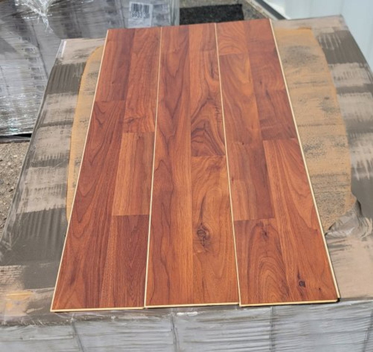 New Waterproof Vinyl & Laminate Snap Together Flooring (119421)