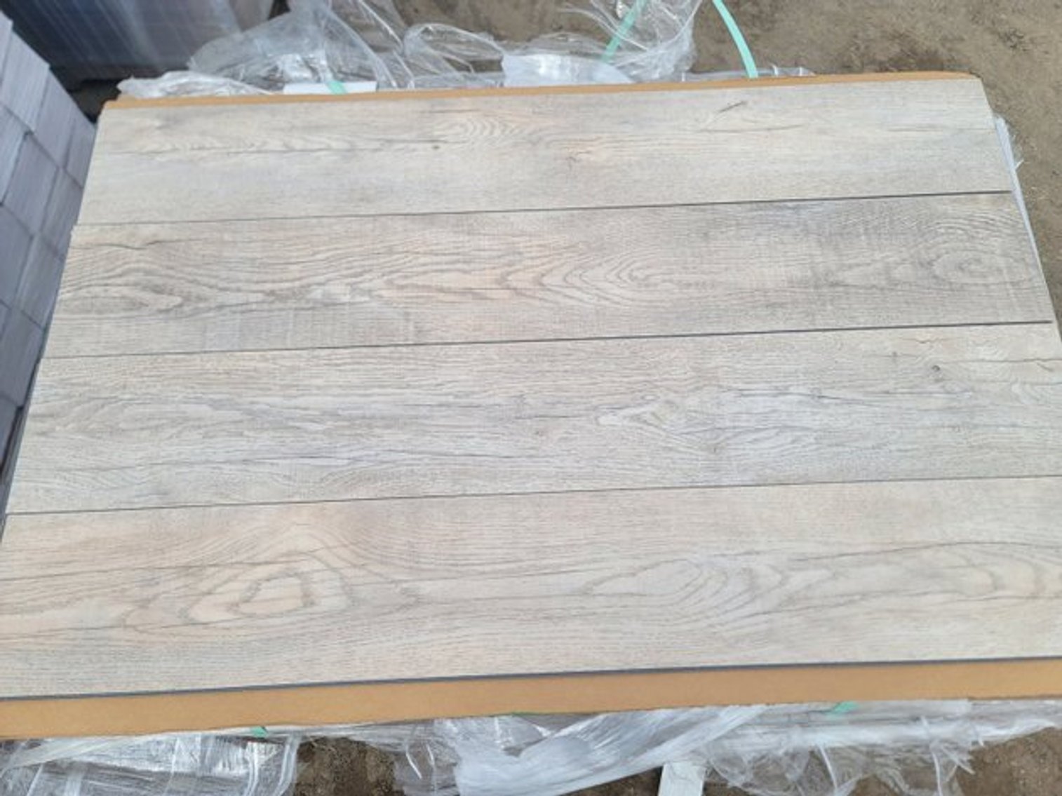 New Waterproof Vinyl & Laminate Snap Together Flooring (119421)