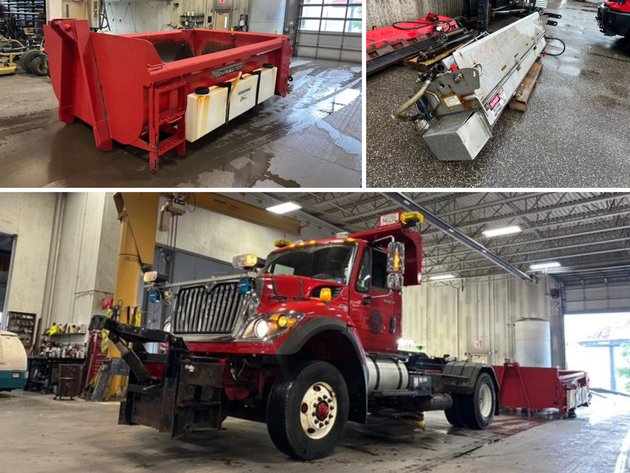 Image for City of Rogers: 2012 International 7500 Work Star Hook Truck,  Roll Off Container, Plow Equipment (142288)