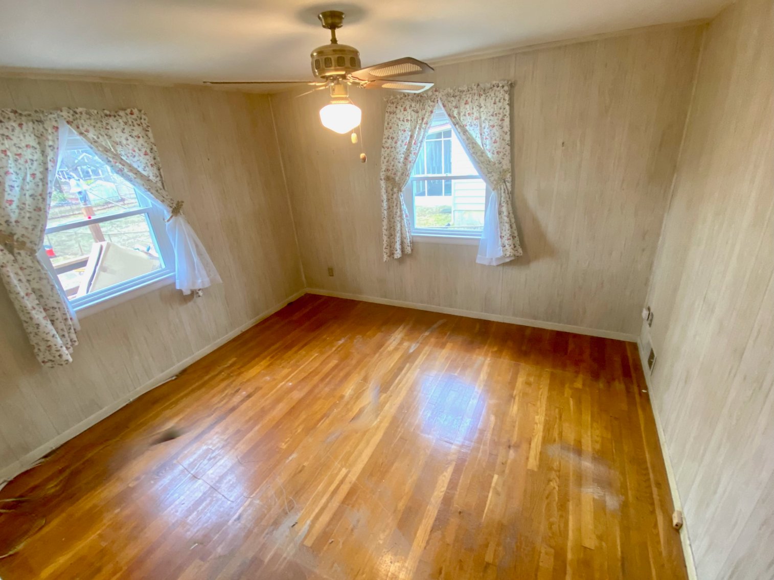 Image for 3 BR/1 BA Home w/Basement on .33 +/- Acre Lot in The Heart of Vienna, VA--SELLING to the HIGHEST BIDDER!!