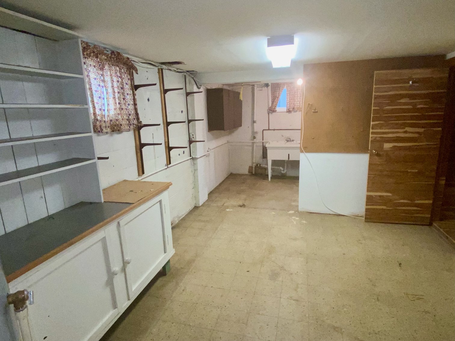 Image for 3 BR/1 BA Home w/Basement on .33 +/- Acre Lot in The Heart of Vienna, VA--SELLING to the HIGHEST BIDDER!!