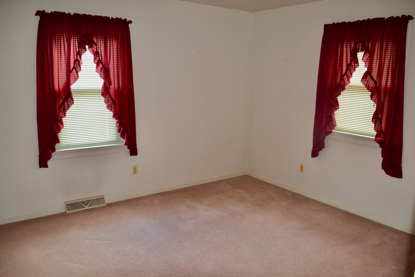 Image for 3 BR/2 BA Home in the Sheraton Hills East Neighborhood of Fredericksburg, VA--SELLING to the HIGHEST BIDDER!!