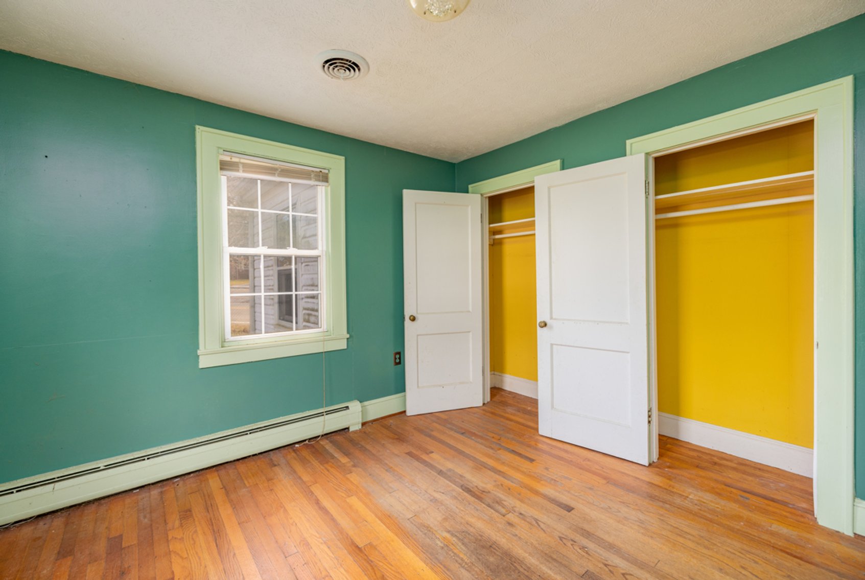 Image for 2 BR/2 BA Home w/Walk-Out Basement & 2 Bay Shop/Garage in Downtown Victoria, VA--SELLING to the HIGHEST BIDDER via ONLINE ONLY BIDDING!!