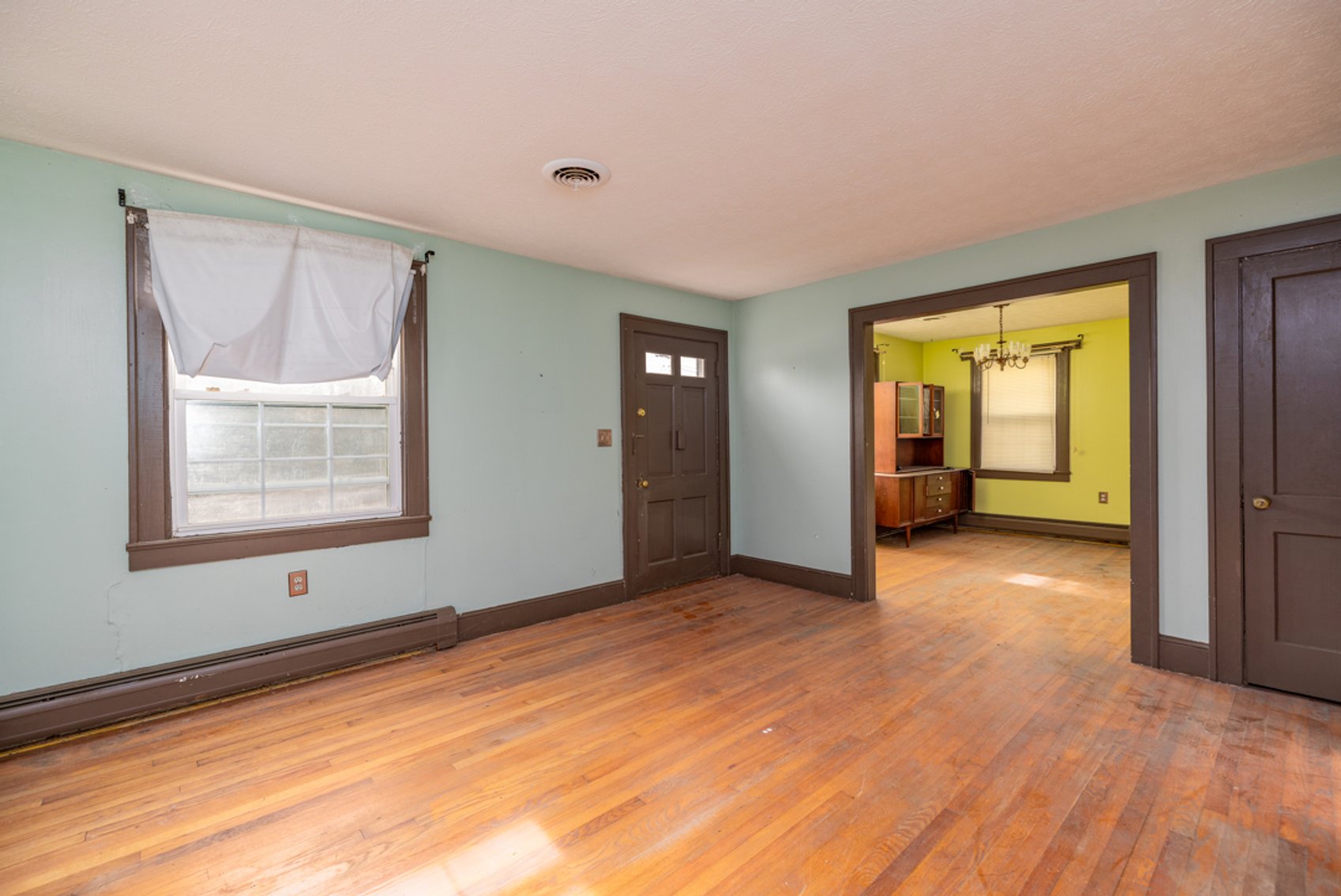 Image for 2 BR/2 BA Home w/Walk-Out Basement & 2 Bay Shop/Garage in Downtown Victoria, VA--SELLING to the HIGHEST BIDDER via ONLINE ONLY BIDDING!!