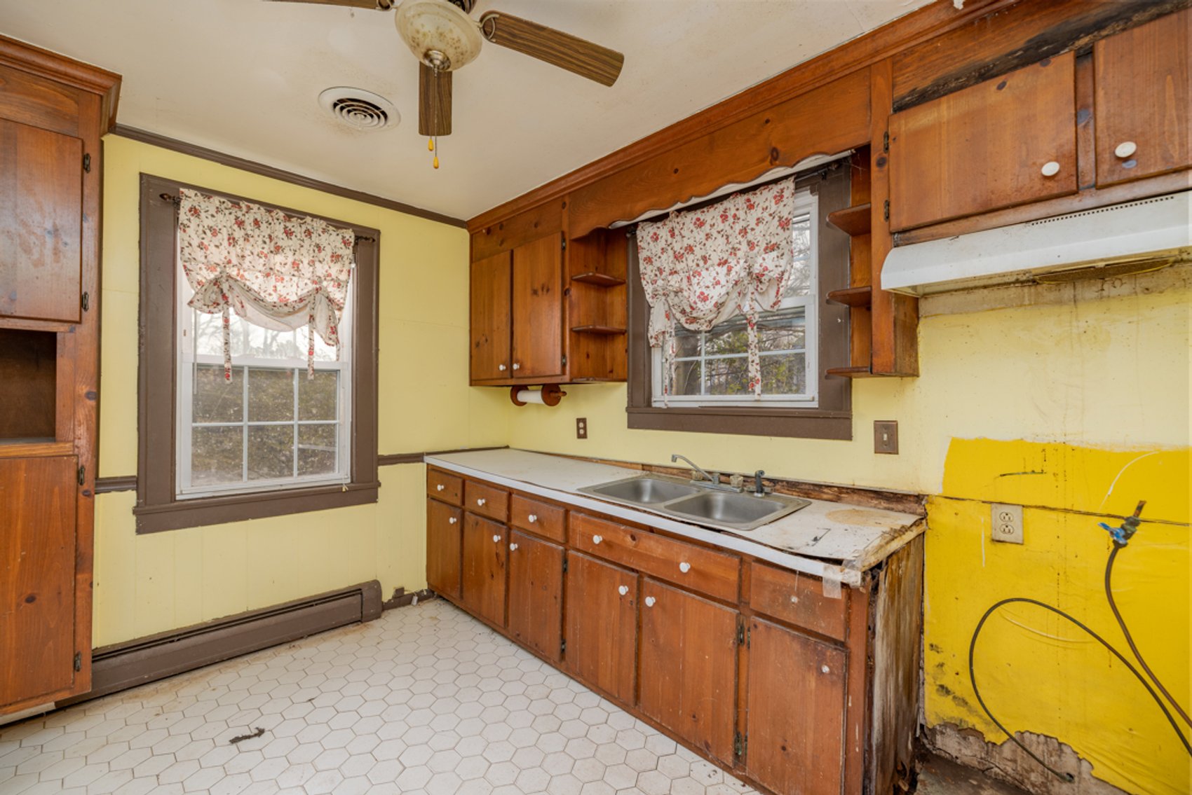 Image for 2 BR/2 BA Home w/Walk-Out Basement & 2 Bay Shop/Garage in Downtown Victoria, VA--SELLING to the HIGHEST BIDDER via ONLINE ONLY BIDDING!!