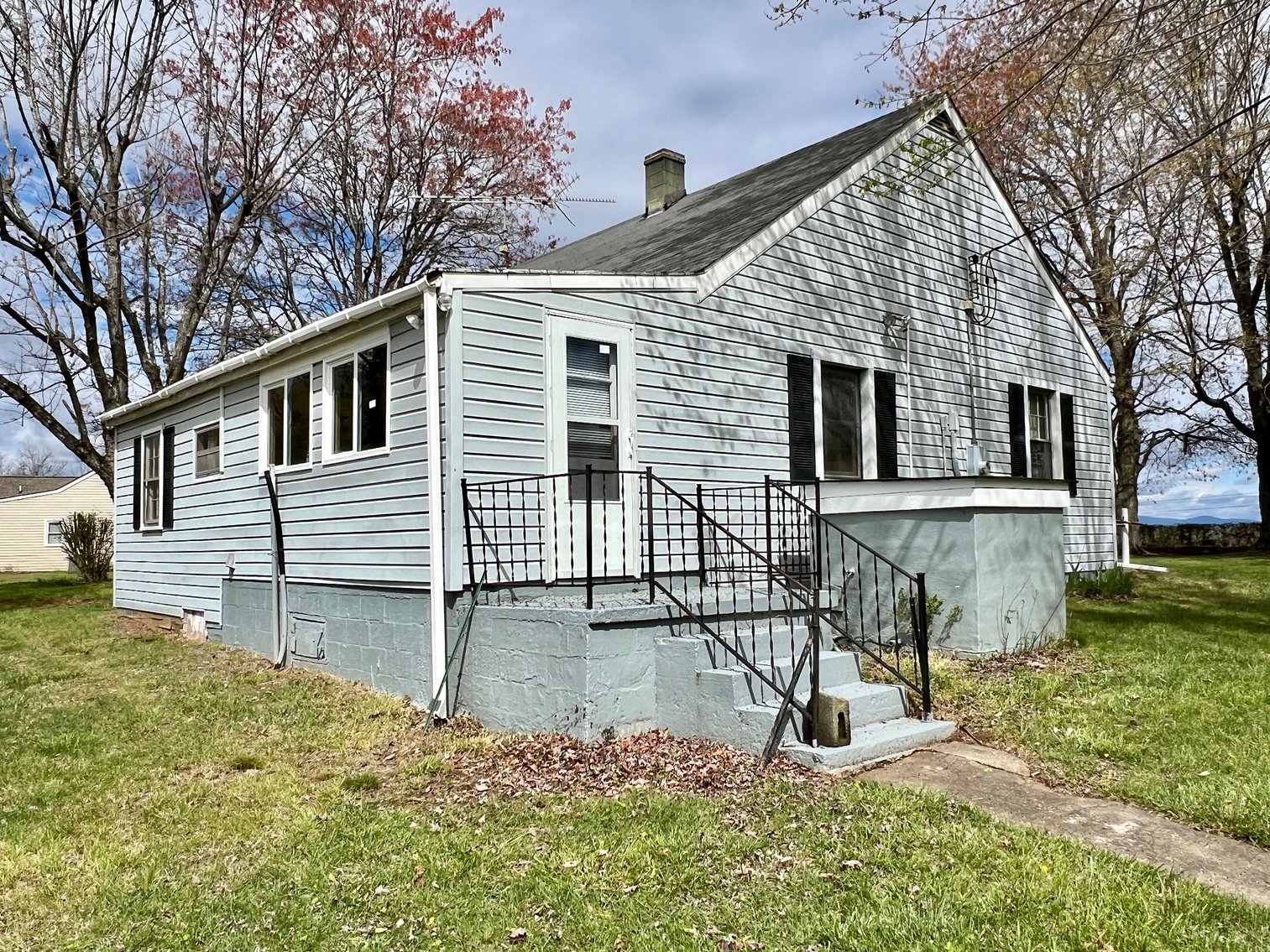 Image for 2 BR/1 BA Home on 2 +/- Acres w/Scenic Mountain Views in Culpeper County, VA--SELLING to the HIGHEST BIDDER!!