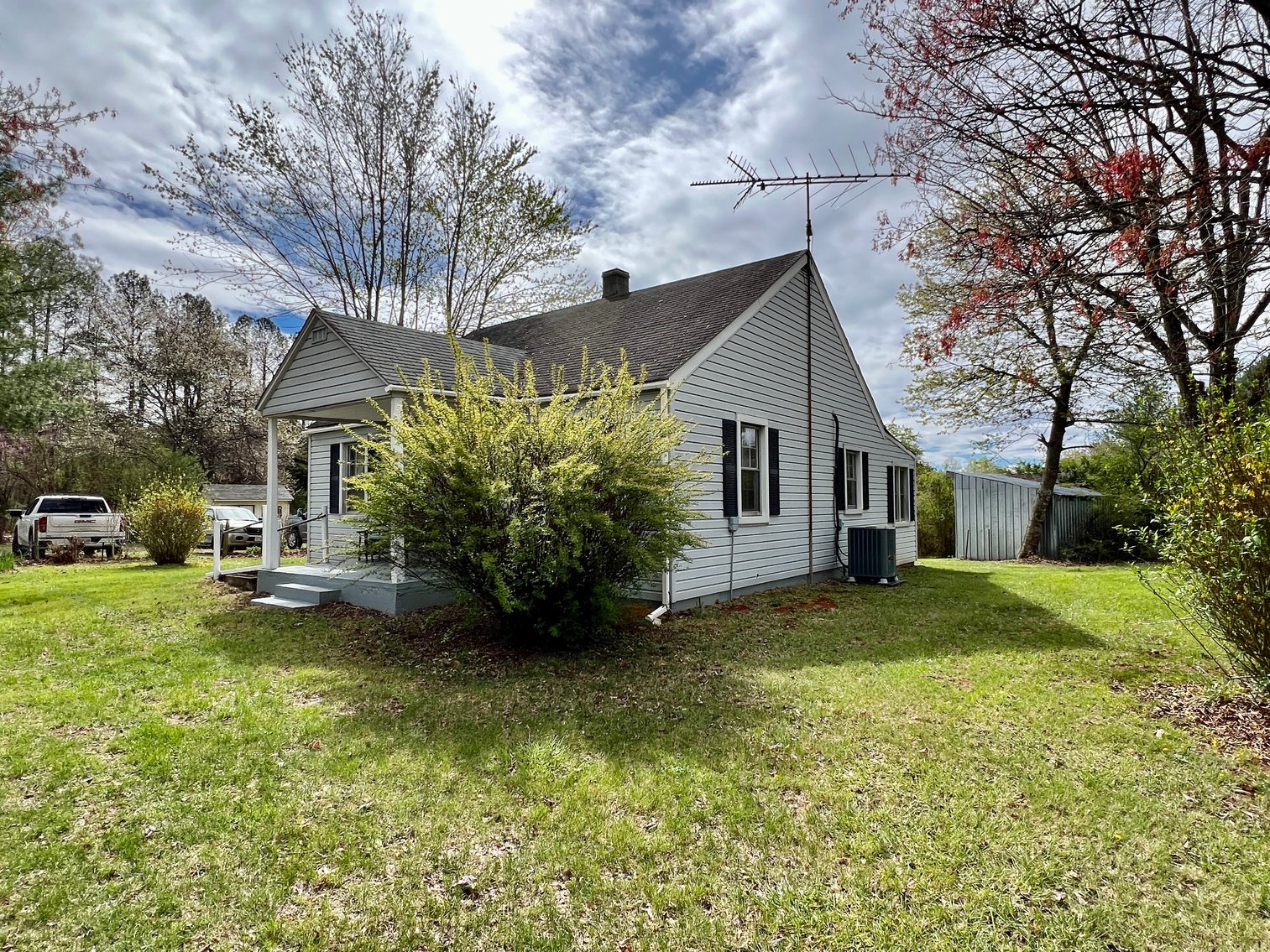 Image for 2 BR/1 BA Home on 2 +/- Acres w/Scenic Mountain Views in Culpeper County, VA--SELLING to the HIGHEST BIDDER!!