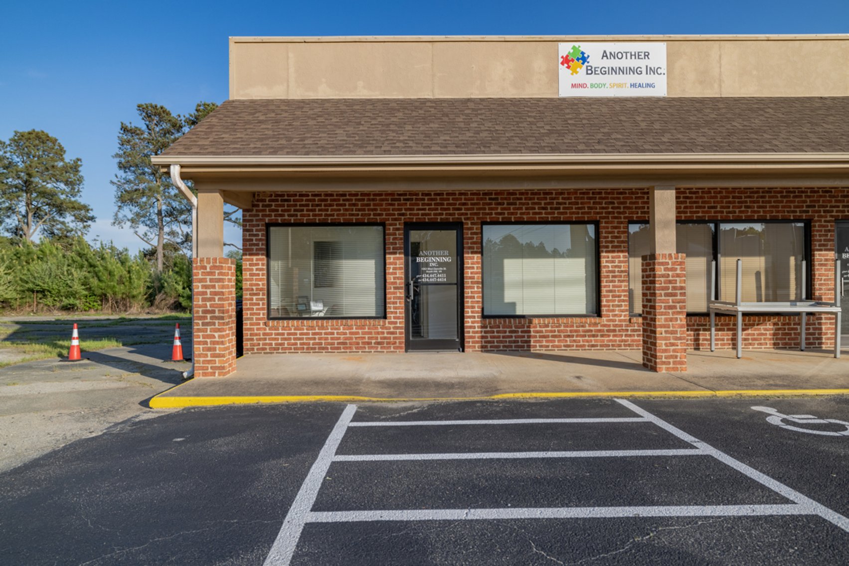 Image for Well Maintained Fully Leased Commercial Multi-Tenant Office Building in South Hill, VA--ONLINE ONLY BIDDING!!