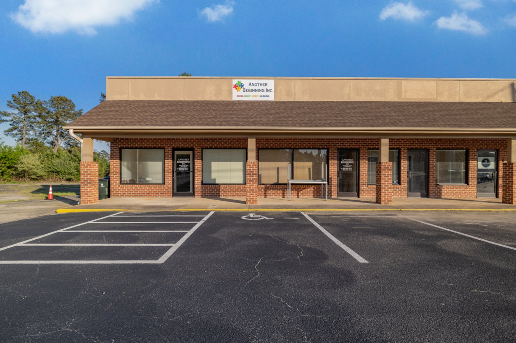 Image for Well Maintained Fully Leased Commercial Multi-Tenant Office Building in South Hill, VA--ONLINE ONLY BIDDING!!