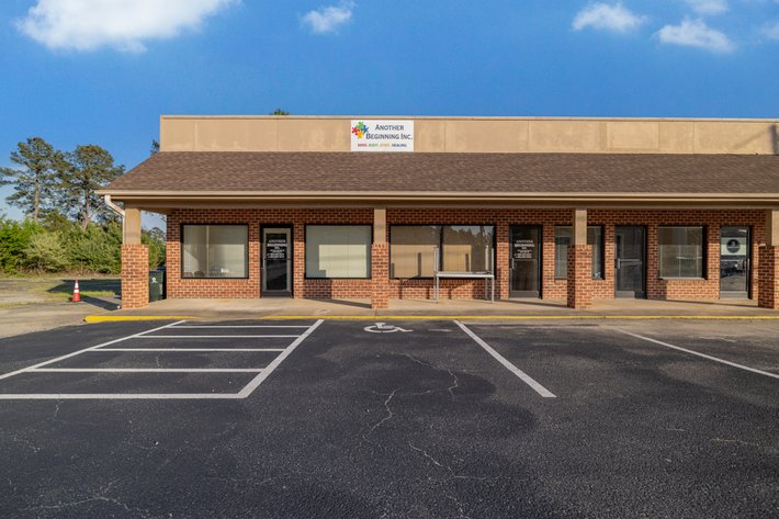Image for Well Maintained Fully Leased Commercial Multi-Tenant Office Building in South Hill, VA--ONLINE ONLY BIDDING!!