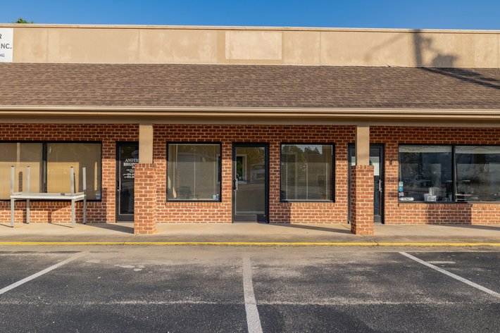 Image for Well Maintained Fully Leased Commercial Multi-Tenant Office Building in South Hill, VA--ONLINE ONLY BIDDING!!