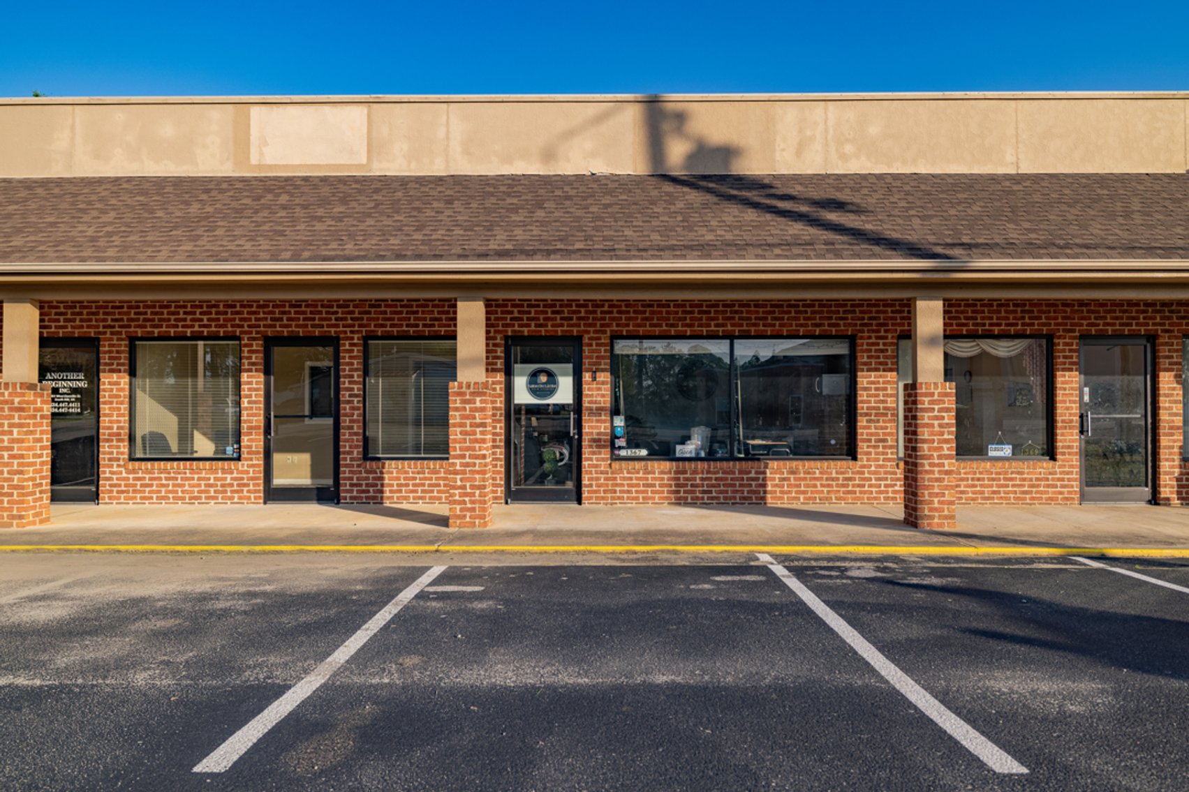 Image for Well Maintained Fully Leased Commercial Multi-Tenant Office Building in South Hill, VA--ONLINE ONLY BIDDING!!