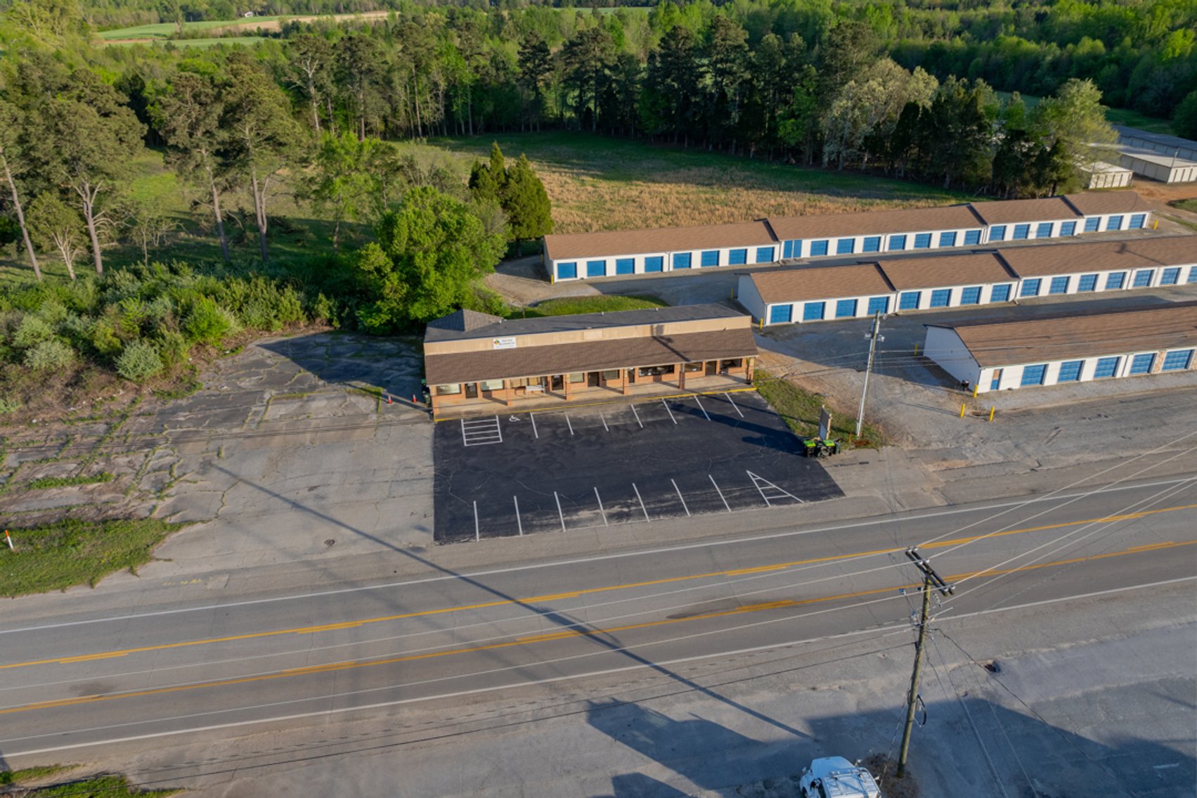 Image for Well Maintained Fully Leased Commercial Multi-Tenant Office Building in South Hill, VA--ONLINE ONLY BIDDING!!