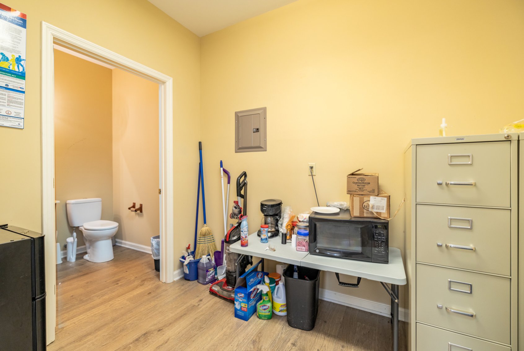 Image for Well Maintained Fully Leased Commercial Multi-Tenant Office Building in South Hill, VA--ONLINE ONLY BIDDING!!