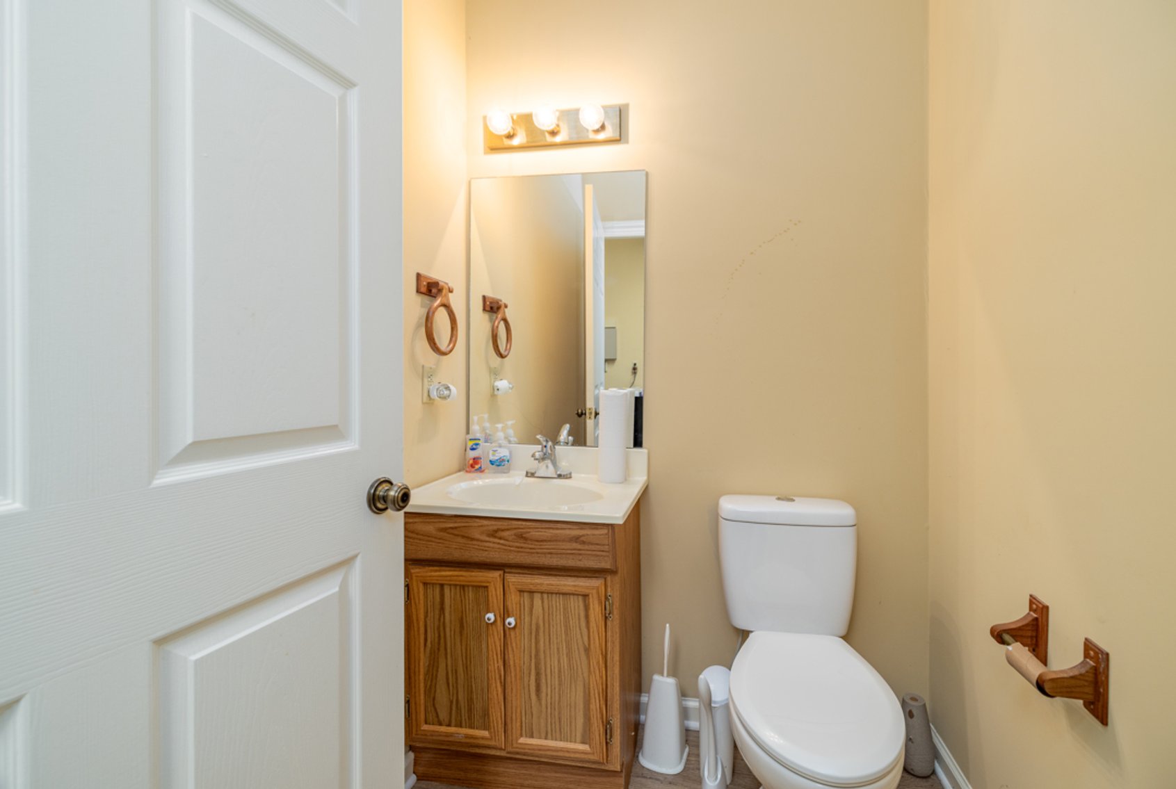 Image for Well Maintained Fully Leased Commercial Multi-Tenant Office Building in South Hill, VA--ONLINE ONLY BIDDING!!