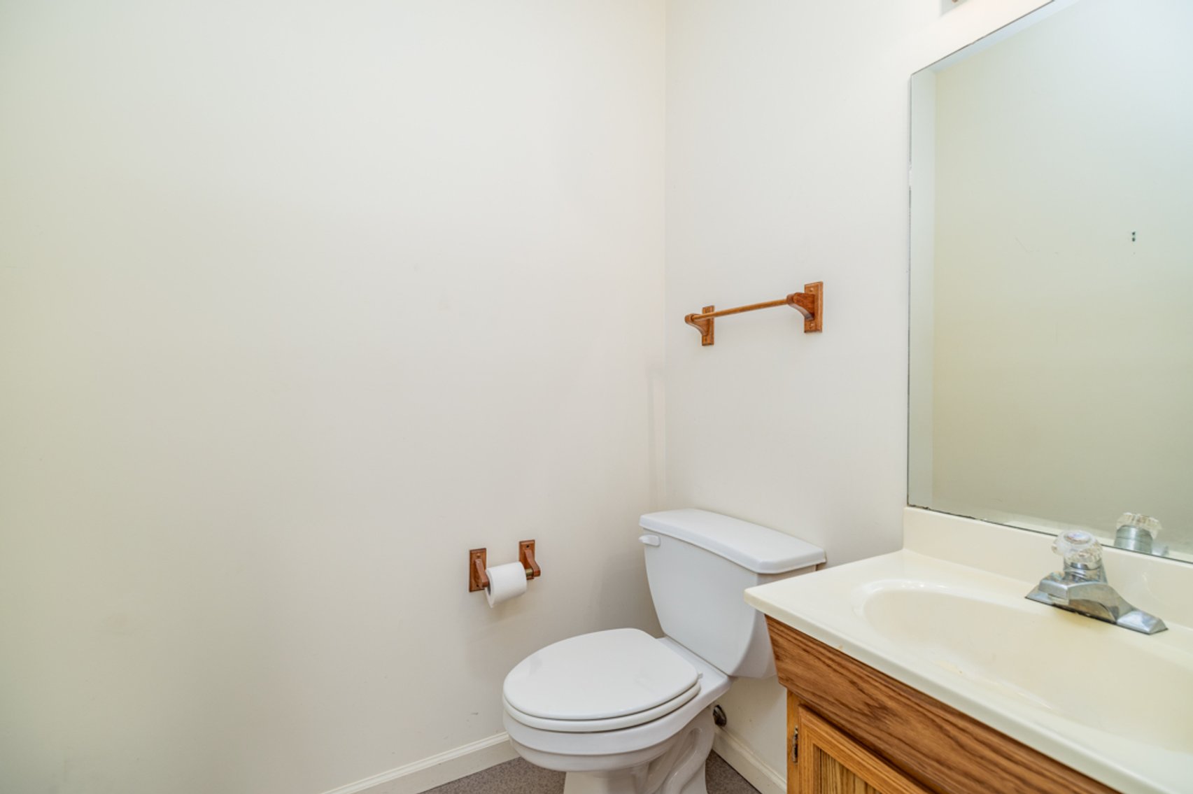 Image for Well Maintained Fully Leased Commercial Multi-Tenant Office Building in South Hill, VA--ONLINE ONLY BIDDING!!