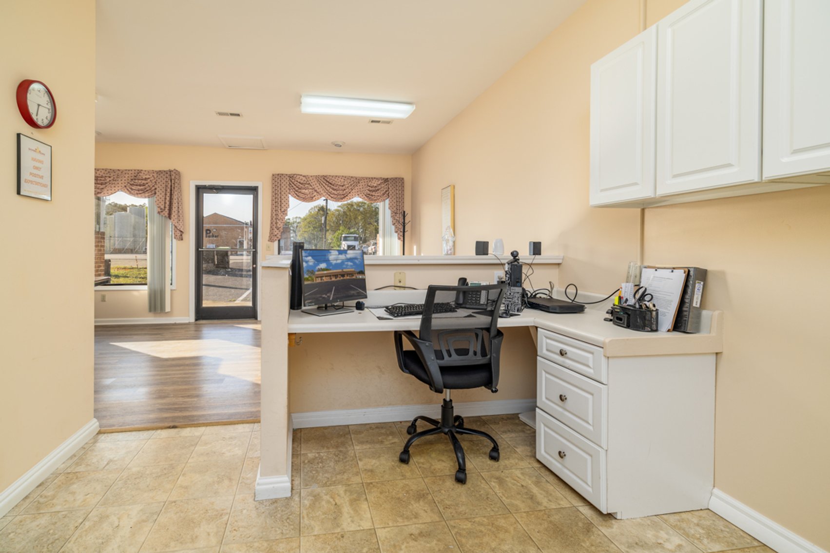 Image for Well Maintained Fully Leased Commercial Multi-Tenant Office Building in South Hill, VA--ONLINE ONLY BIDDING!!